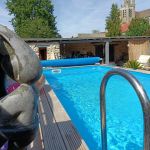 piscine de saison a partir de mi avril, chauff&eacute;e sous r&eacute;serve de la m&eacute;teo